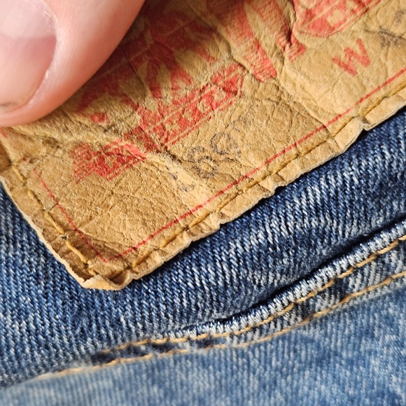 Levi's Mens 569 Loose Straight Fit Jeans 42x32 Faded Medium Wash Denim‎ Whiskers - Picture 4 of 13